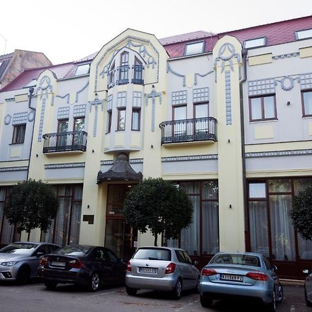 Hotel Royal Senta Экстерьер фото