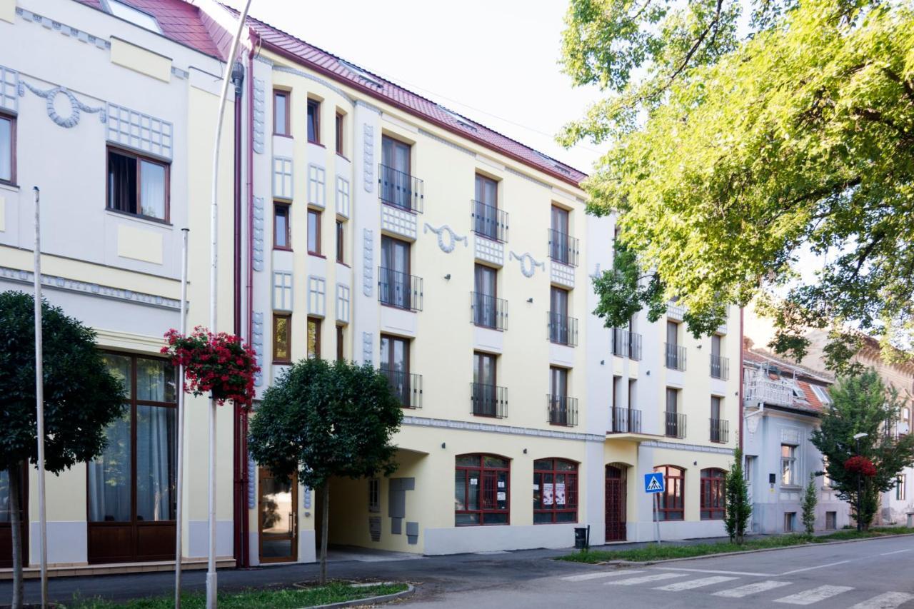 Hotel Royal Senta Экстерьер фото